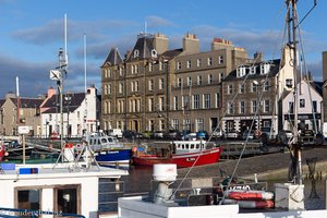 Blick auf das Kirkwall Hotel vom Hafen aus