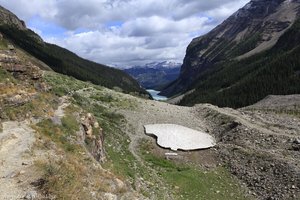 Schneereste im September unterhalb vom Plain of Six Glaciers