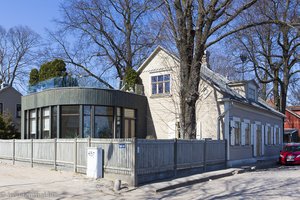 Romantisches Haus mit modernem Anbau in Kipsala.