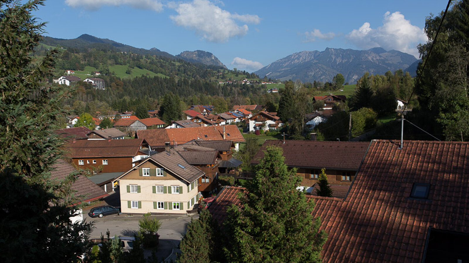 Aussicht von der Pension Johanna auf den Grat vom Iseler zur Kühgundspitze