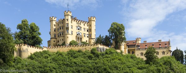 Blick auf das Schloss Hohenschwangau bei der Wanderung Pöllatschlucht