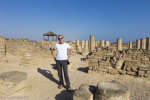 Lars bei der »Moschee der Tausend Säulen« in der Ausgrabungsstätte Al Baleed
