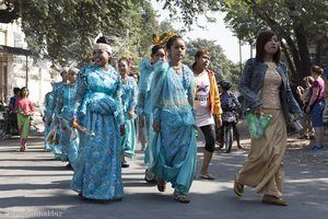 Frauen beim Novizenfest in Mandalay