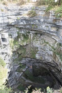 Blick in den großen Schlund - Gouffre de Padirac