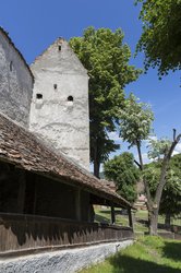 Bei der Kirchenburg von Scharosch an der Kokel