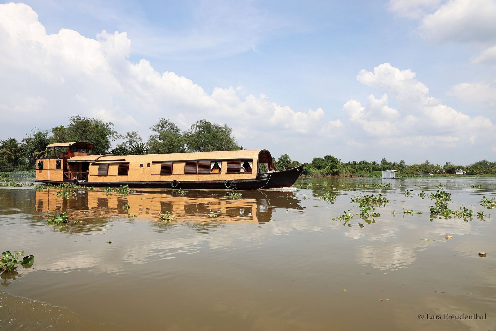 traditioneller Sampan auf dem Mekong nahe Vinh Long, Vietnam