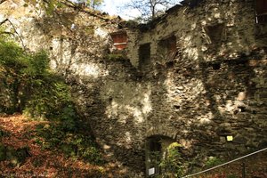 die Mauern der Burg Reifenstein
