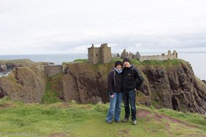 Anne und Lars vor dem Dunnottar Castle