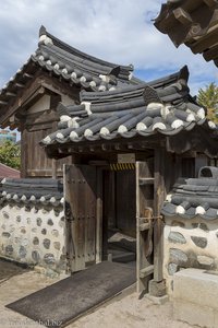 Eingang zu einem Hanok - Namsangol Village