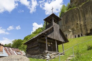 Holzkirche von Jgheaburi beim Kloster Corbii de Piatra