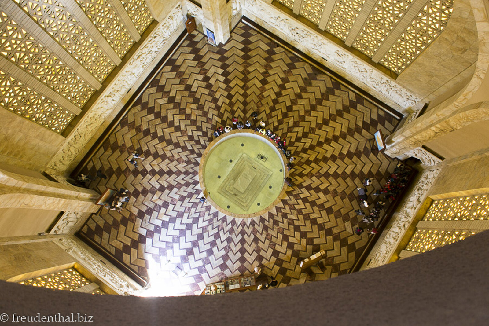 Blick in die Heldenhalle von der Kuppel aus – Voortrekker Monument