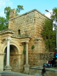 Eckturm des Hadrian-Tors von Antalya