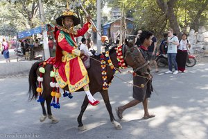 Reiter beim Novizenfest in Mandalay