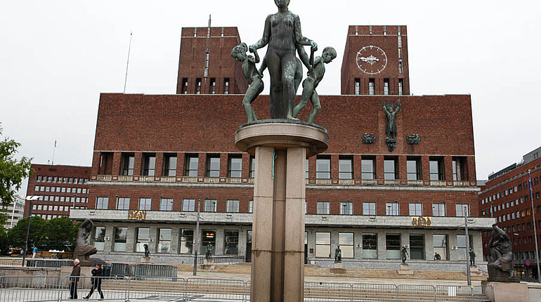 Brunnen vorm Rathaus von Oslo