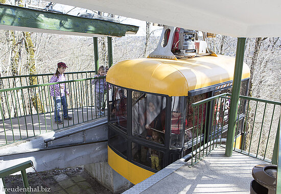 Eine Seilbahn in Lettland
