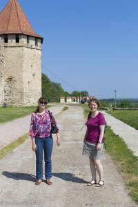 Anne und Franziska bei der Festung Bendery in Transnistrien