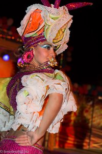 Tänzerin bei der Show Cubana in Silvester