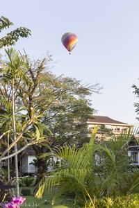 Heißluftballon über der Villa Vang Vieng Riverside