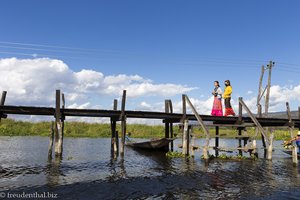 Holzsteg beim Kanal zum Inle-See