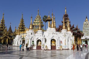 Tempel in der Shwedagon-Pagode