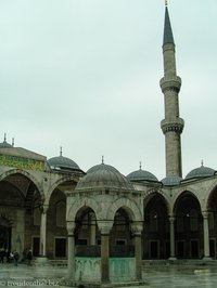 Innenhof der Blauen Moschee von Istanbul.
