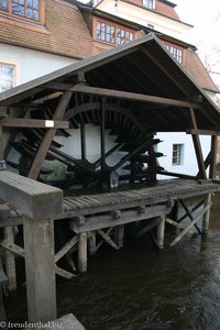 altes Mühlrad bei der Kampa-Insel