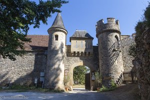 Schlosstor beim Château de Cénevières