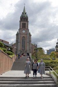 Myeongdong Cathedral auf einem Hügel in Seoul