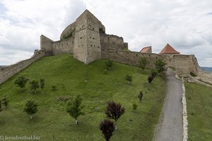 Die Burg von Reps auf einem Basaltkegel