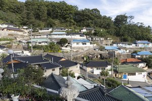 Blick über die Dächer des Seongjingol Mural Village