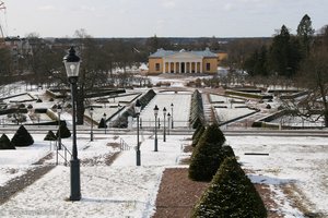 Schlosspark mit Orangerie