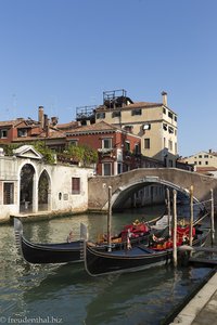 Gondeln am Kanal beim Campo San Giovanni