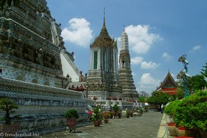 Wir suchen Schatten beim Wat Arun
