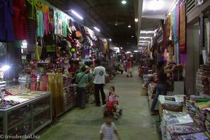 noch ist wenig los auf dem Nachtmarkt von Siem Reap