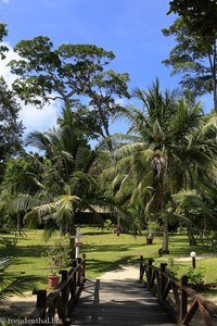 Pulau Tiga Resort - Weg vom Hauptgebäude zu den Zimmern