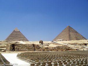 Blick vom Restaurant zur Chephren- und Cheops-Pyramide