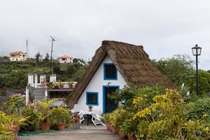 traditionelles strohgedecktes Haus von Santana