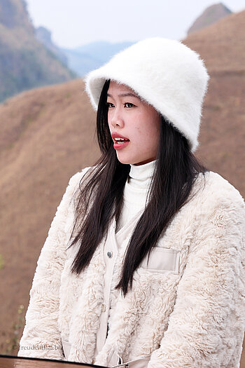 Fotomodell auf dem Grass Hill in Cao Bang