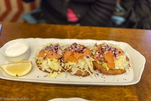 Lachs auf Kartoffelpuffer im Moloney's Pub