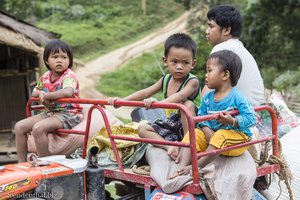 Schulbus bei den Lao Loum am Mekong