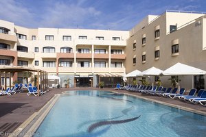 Poolanlage im Labranda-Hotel Riviera auf Malta