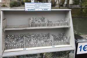 Fäschchen zum Wasser zapfen in Lourdes