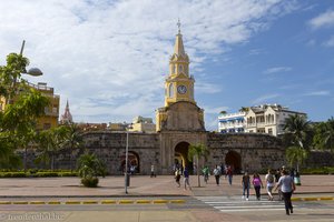 Uhrturm und Stadttor von Cartagena