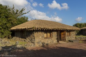 Traditionelle Häuser im Jeju Stone Park