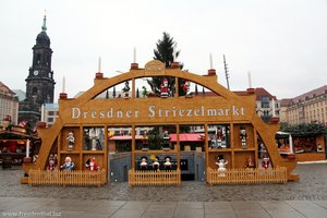 575. Striezelmarkt - größter Schwibbogen der Welt