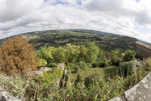 schöne Aussicht vom Marktplatz in Cordes-sur-Ciel