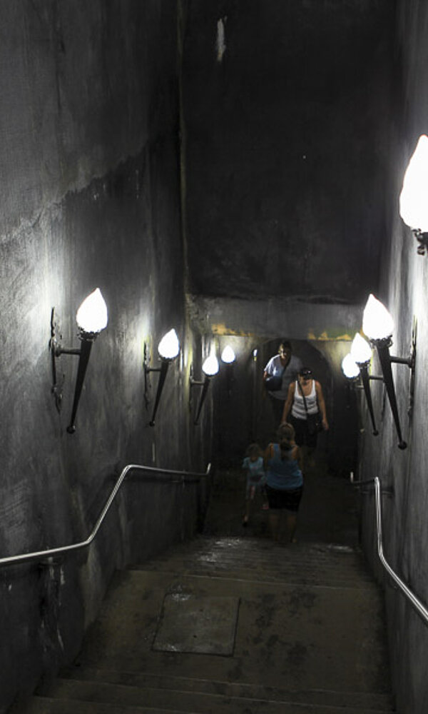 Zugangstunnel zur Algar do Carvao