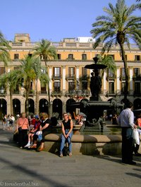 Brunnen bei der Placa Reial