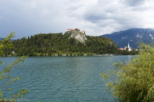 Die Höhenburg auf ihrem Felsen bei Bled