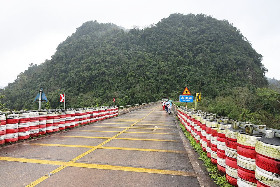Trạ-Áng-Brücke – historische Gedenkstätte Vietnams